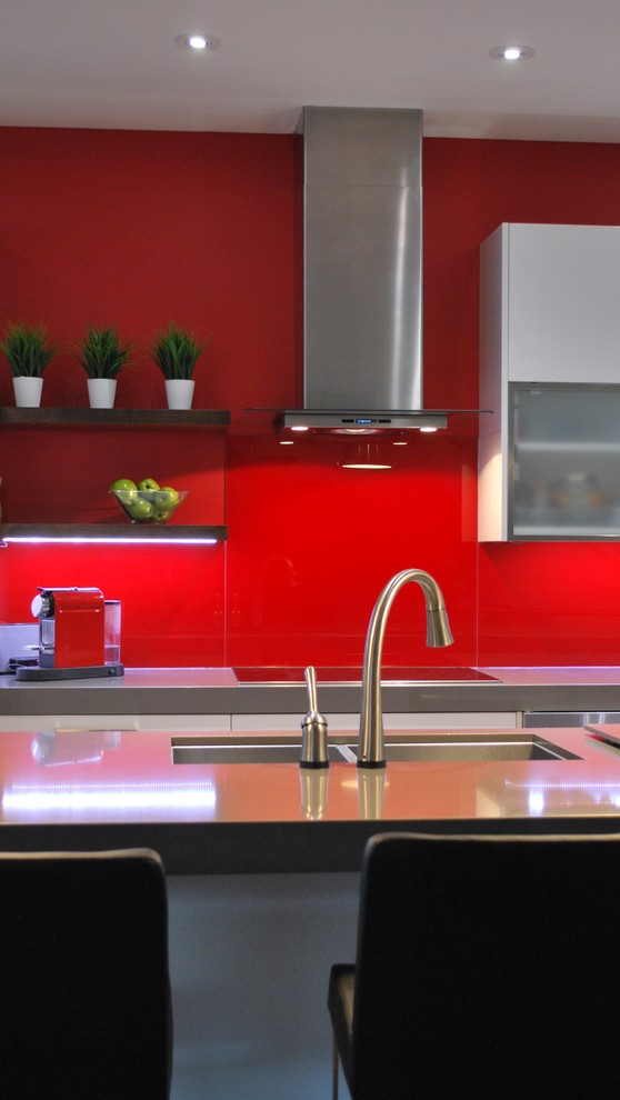 Splash of red Contemporary Kitchen Ottawa by Kitchens by Design