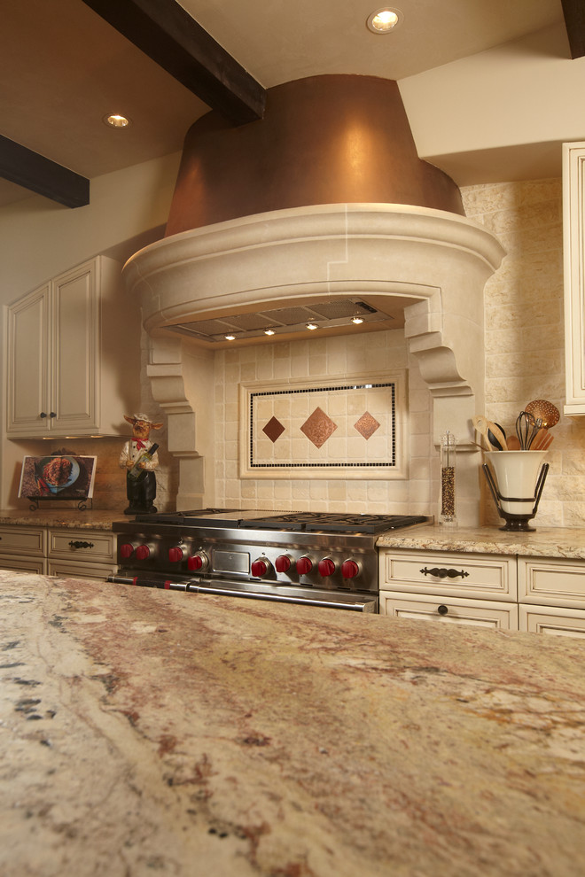 Kitchen - traditional kitchen idea in Minneapolis