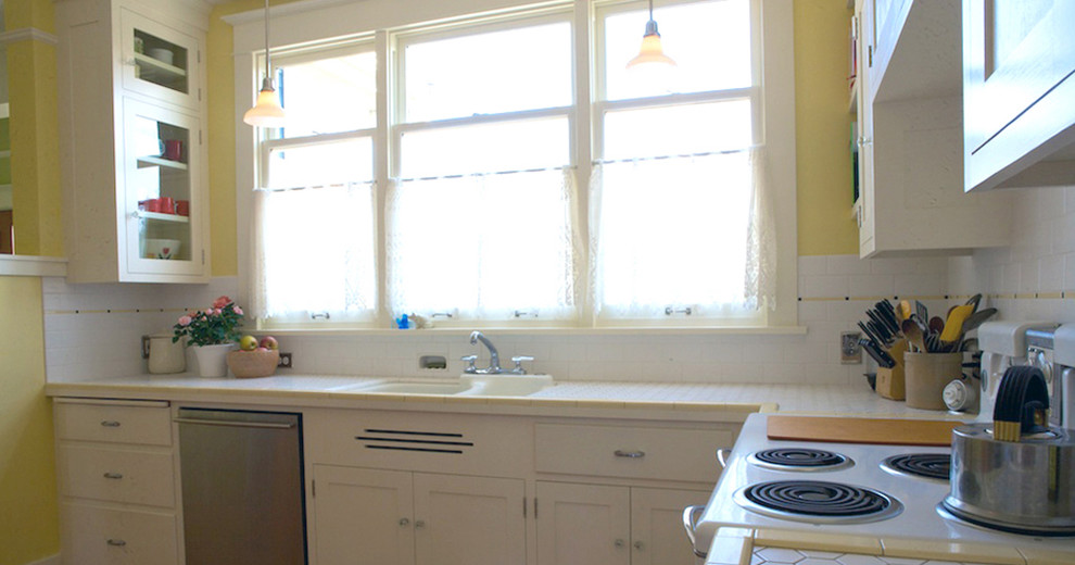 Elegant kitchen photo in Seattle