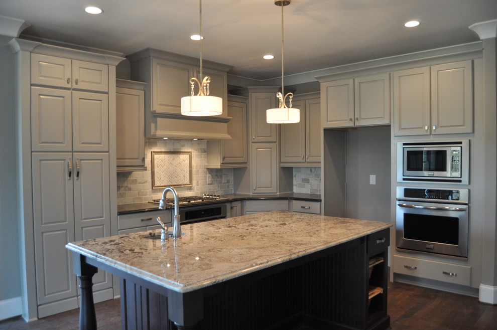 Kitchen - kitchen idea in Raleigh with an island
