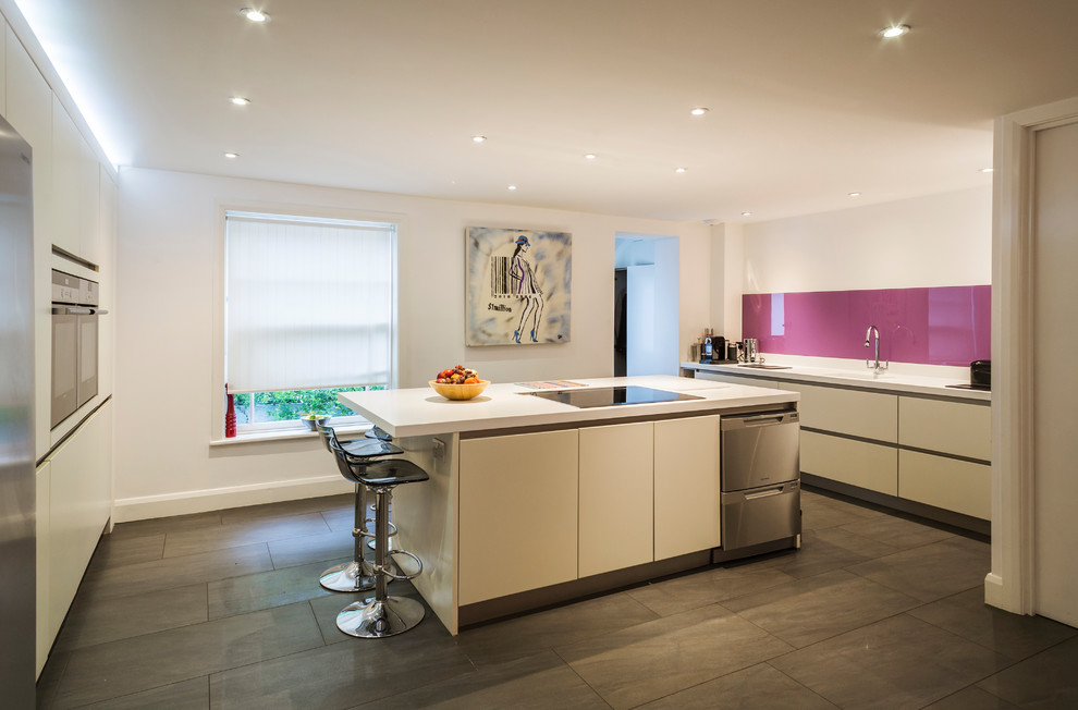 Photo of a contemporary kitchen in London.