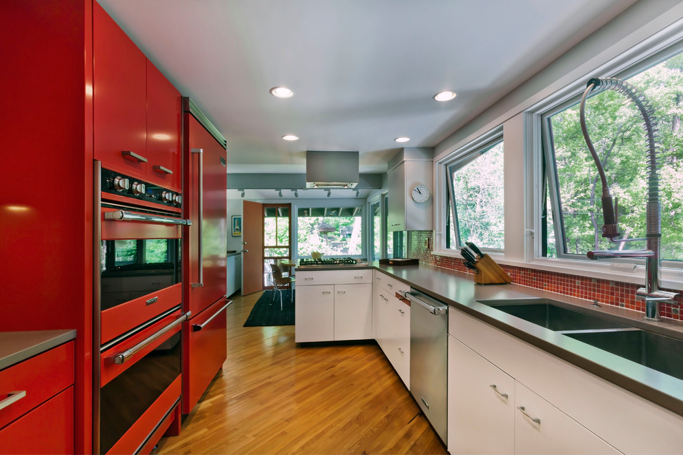 Example of a mid-sized trendy galley medium tone wood floor eat-in kitchen design in Minneapolis with an undermount sink, flat-panel cabinets, red cabinets, quartz countertops, multicolored backsplash, ceramic backsplash, colored appliances and a peninsula
