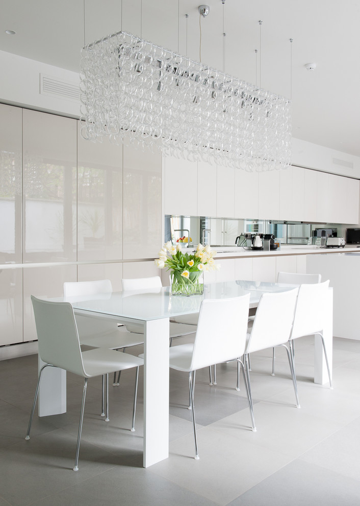 Contemporary kitchen/diner in London.