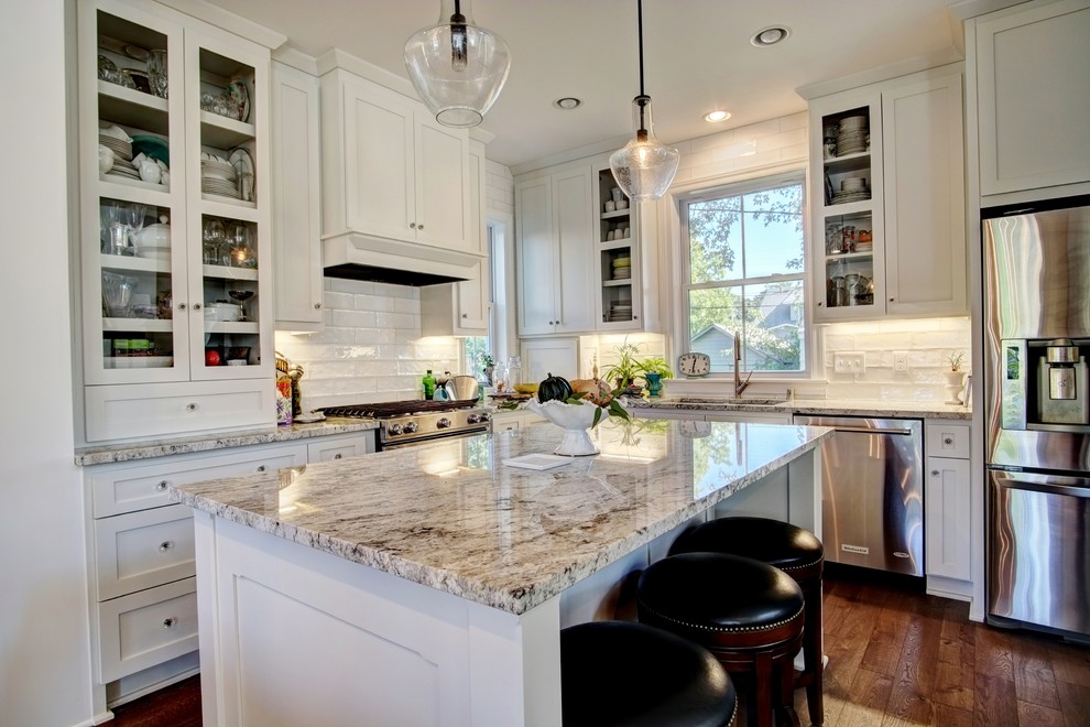 Inspiration for a cottage kitchen remodel in Minneapolis