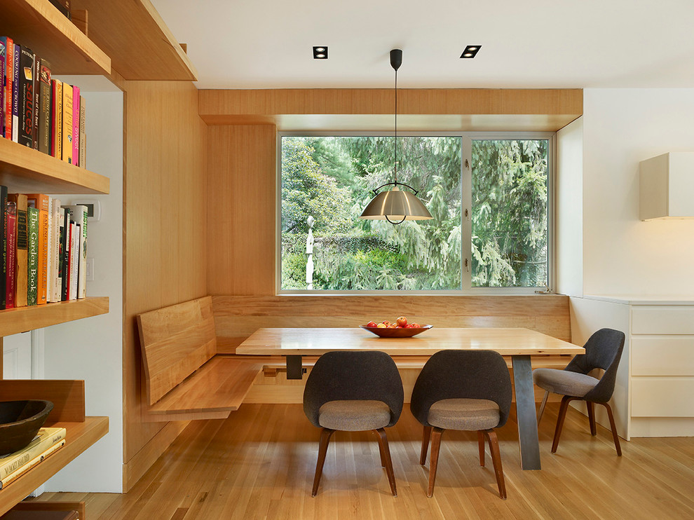 Example of a minimalist dining room design in Philadelphia