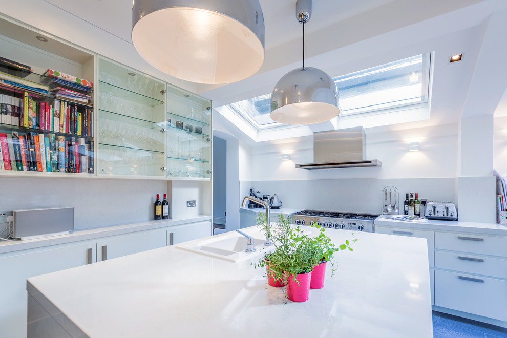 Trendy kitchen photo in London