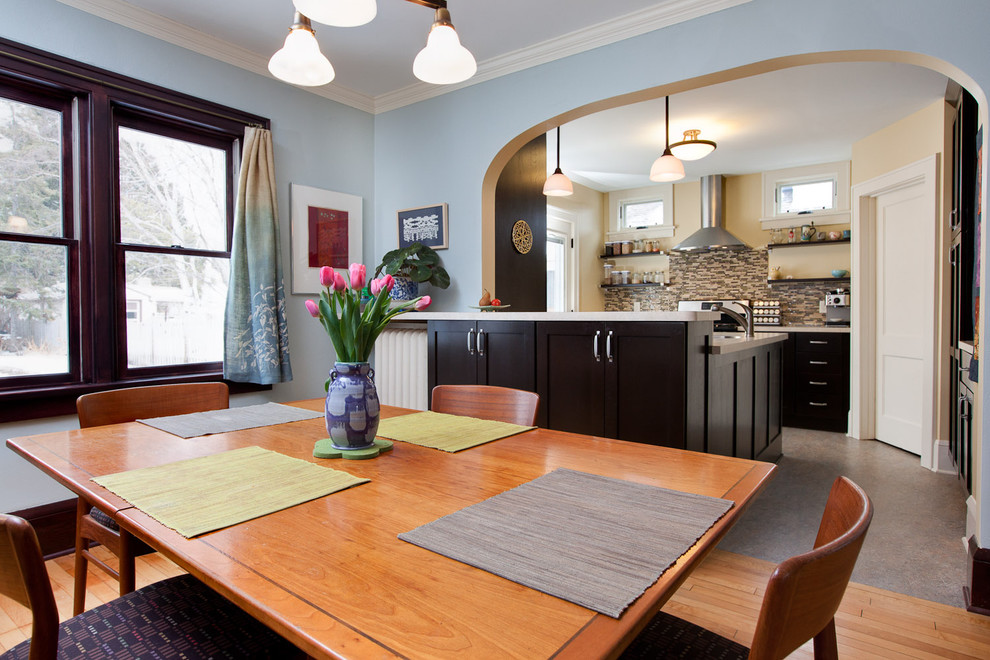 Inspiration for a timeless eat-in kitchen remodel in Minneapolis