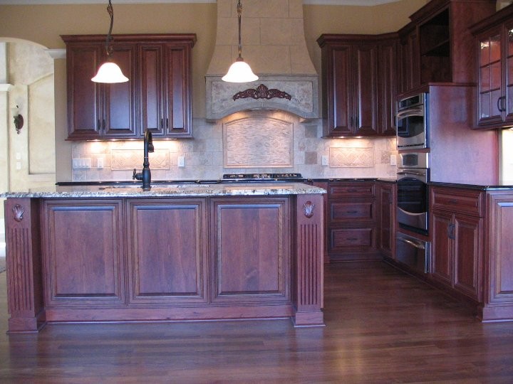 Mid-sized elegant kitchen photo in Milwaukee