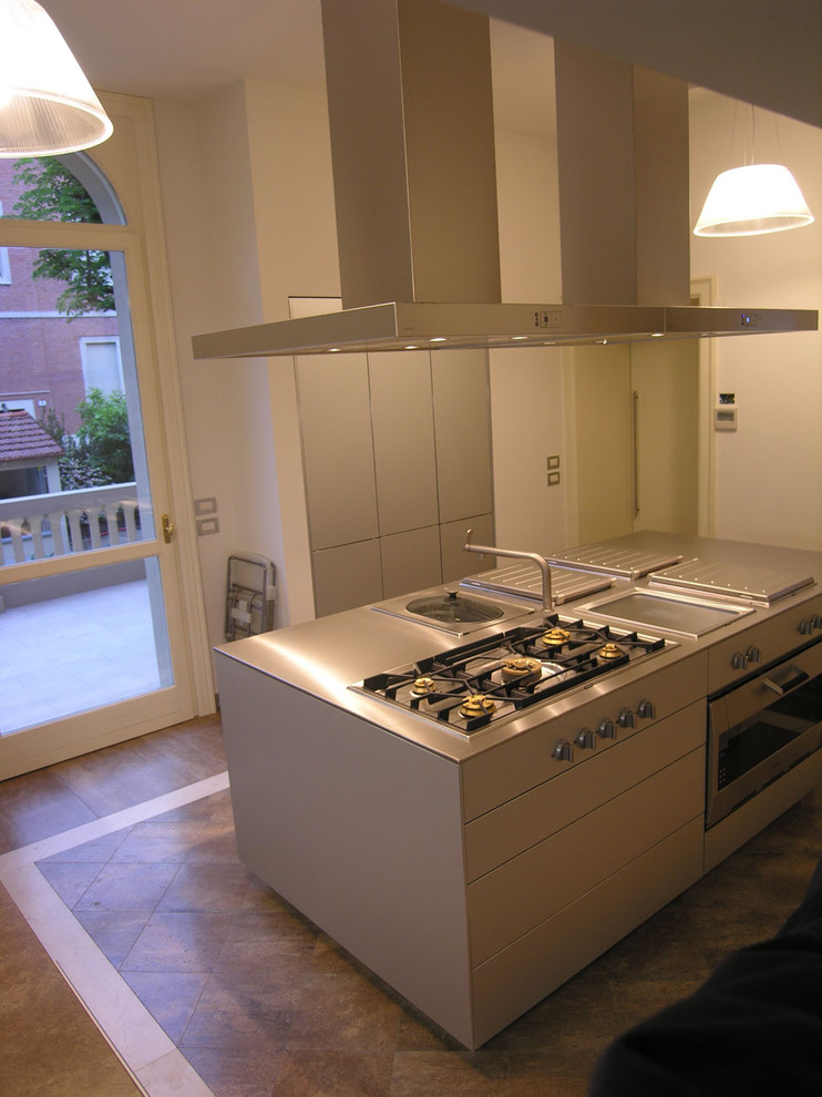 stainless steel kitchen Modern Kitchen Bologna by Lauro Ghedini