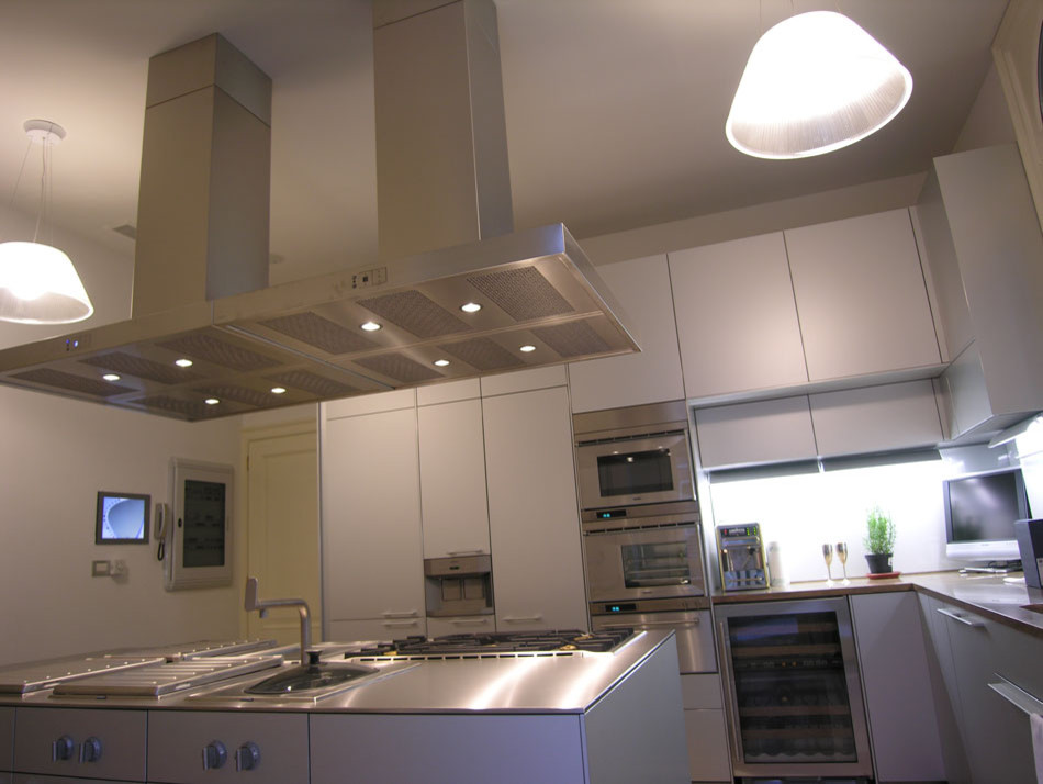stainless steel kitchen Modern Kitchen Bologna by Lauro Ghedini