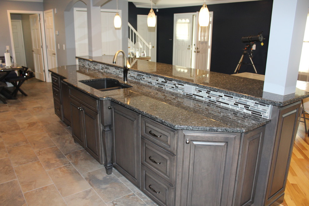 Large transitional ceramic tile eat-in kitchen photo in Detroit with an undermount sink, raised-panel cabinets, medium tone wood cabinets, granite countertops, gray backsplash, mosaic tile backsplash, stainless steel appliances and a peninsula