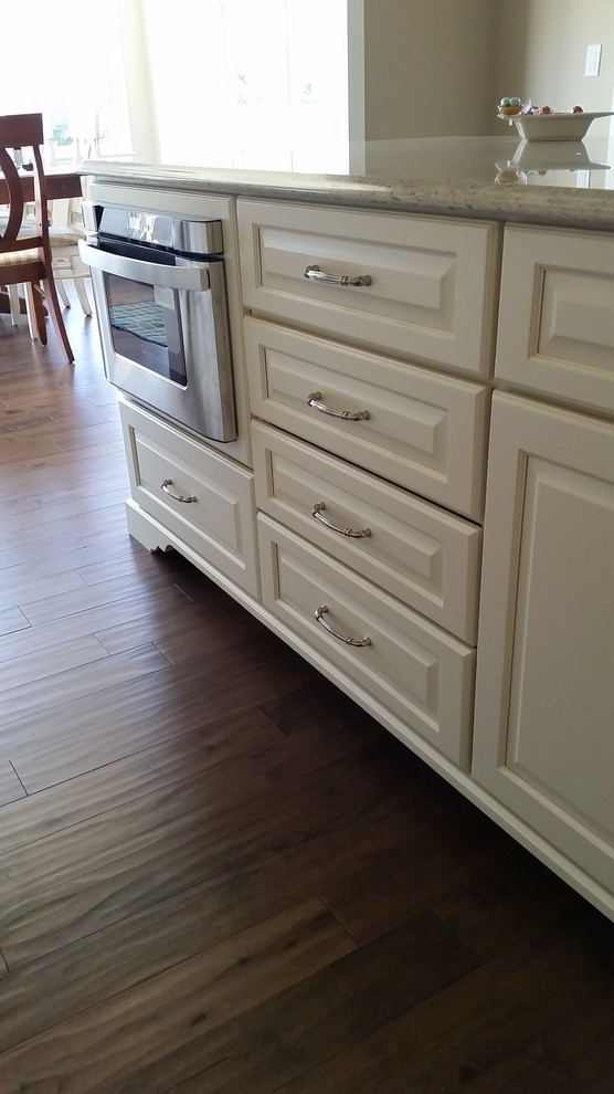 Stately Kitchen & Bath New Construction Klassisch Küche Grand