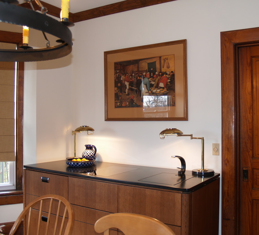 フィラデルフィアにある高級な小さなエクレクティックスタイルのおしゃれなLDK (アイランドなし、茶色いキッチンカウンター) の写真