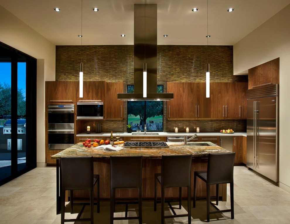 Стильный дизайн: кухня в стиле модернизм с техникой из нержавеющей стали и акцентной стеной - последний тренд