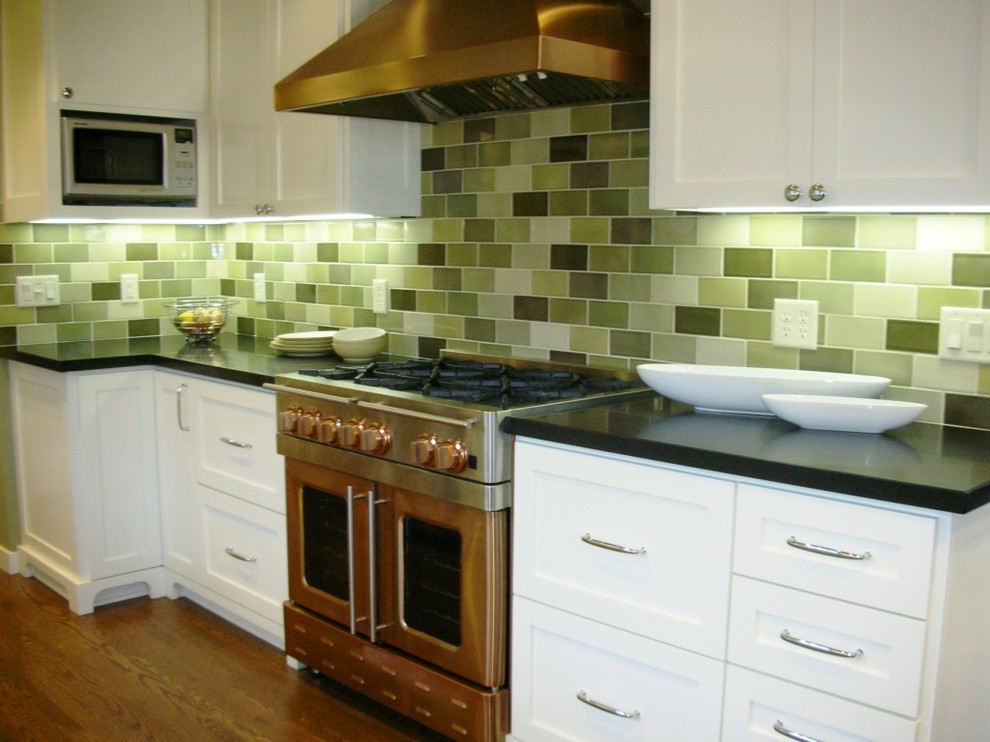 Photo of a modern kitchen in Sacramento.