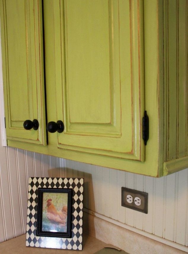 Design ideas for a shabby-chic style kitchen in Tampa.