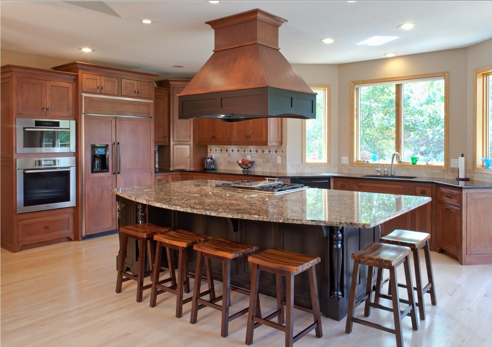 This is an example of a classic kitchen in Minneapolis with granite worktops.