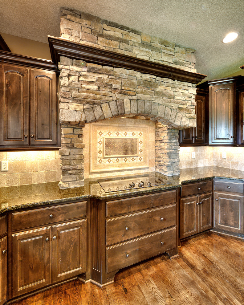 Stone Canyon subdivision in Blue Springs, MO Traditional Kitchen