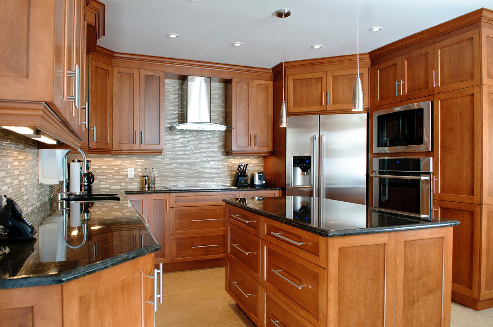 Example of a minimalist u-shaped ceramic tile eat-in kitchen design in Montreal with an undermount sink, shaker cabinets, medium tone wood cabinets, granite countertops, stainless steel appliances, gray backsplash, mosaic tile backsplash and an island