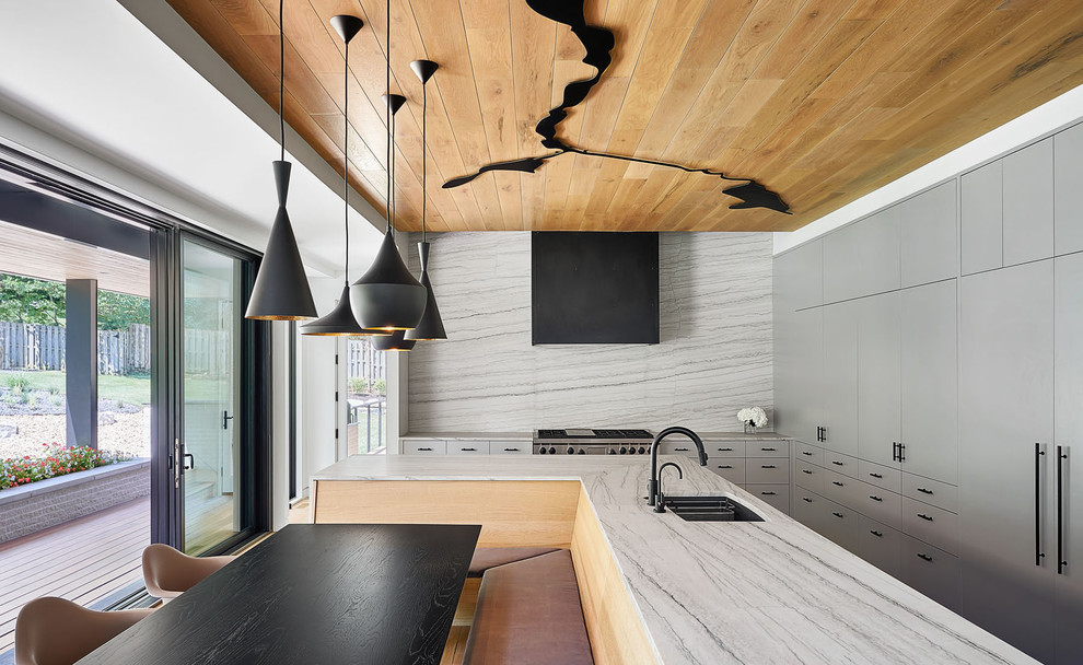 This is an example of a modern kitchen in Kansas City.