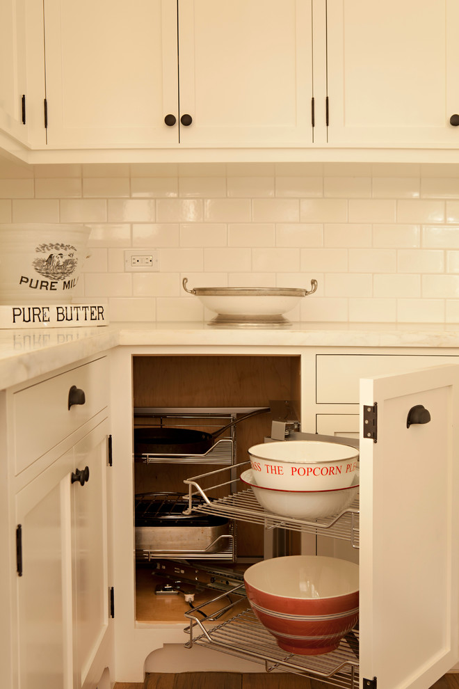 This is an example of a nautical kitchen in Los Angeles.