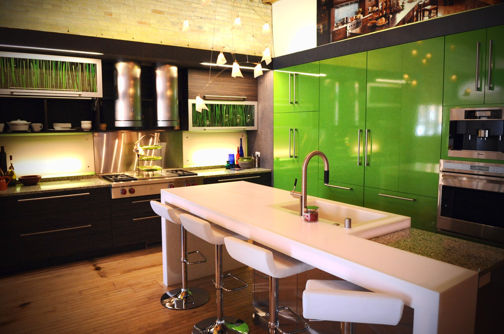 Inspiration for a contemporary kitchen in Milwaukee.