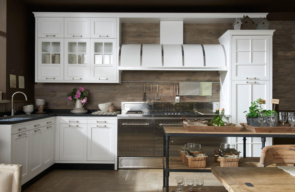 Inspiration for an industrial kitchen remodel in New York