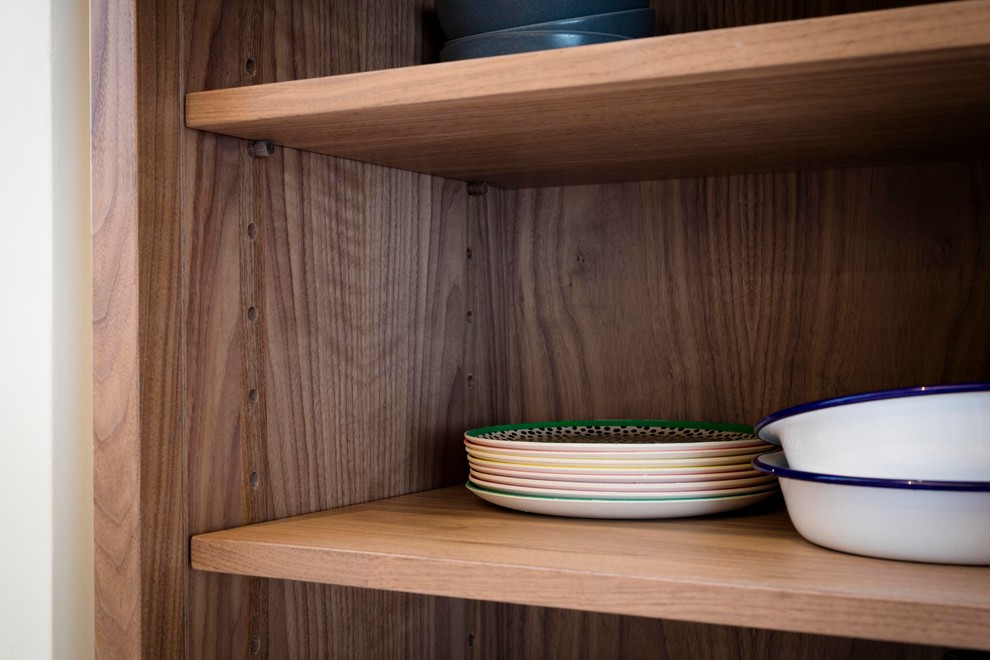 Immagine di una cucina minimalista di medie dimensioni