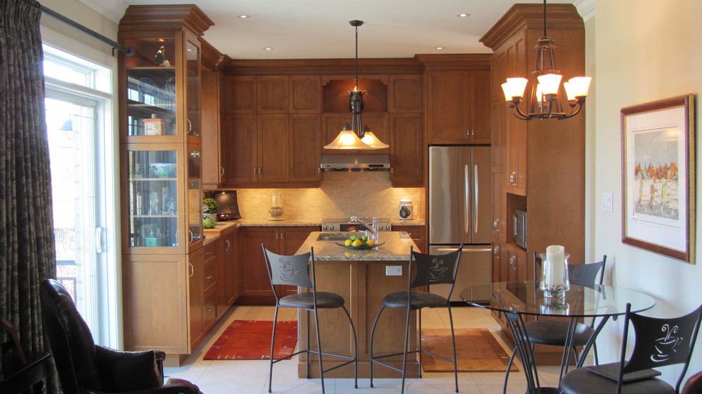 Inspiration for a traditional kitchen in Montreal.