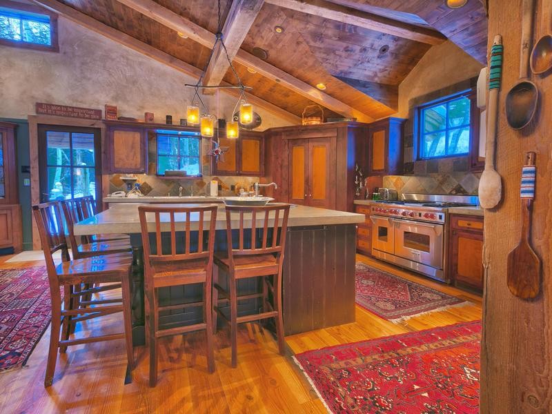 Design ideas for a rustic kitchen in Salt Lake City.