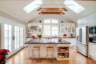 Vaulted Ceiling Lighting Ideas And Photos Houzz - What Is The Best Lighting For Cathedral Ceilings