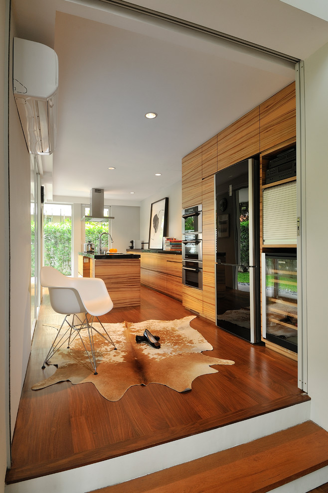 Inspiration for a kitchen remodel in Singapore