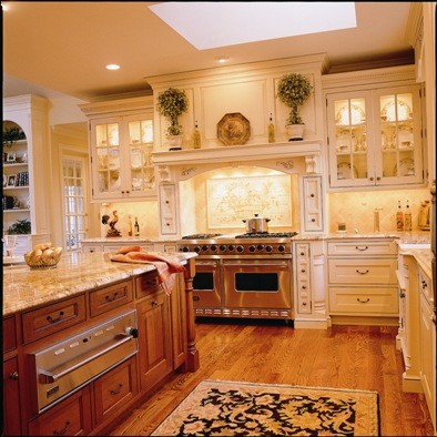 Example of a classic kitchen design in Philadelphia