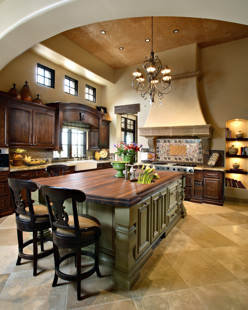 Design ideas for a classic kitchen in Phoenix.