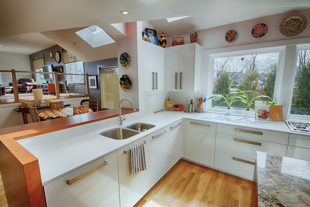 Example of a trendy kitchen design in Boston