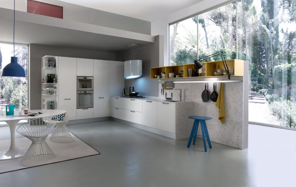 Foto di una cucina contemporanea con ante lisce e ante bianche