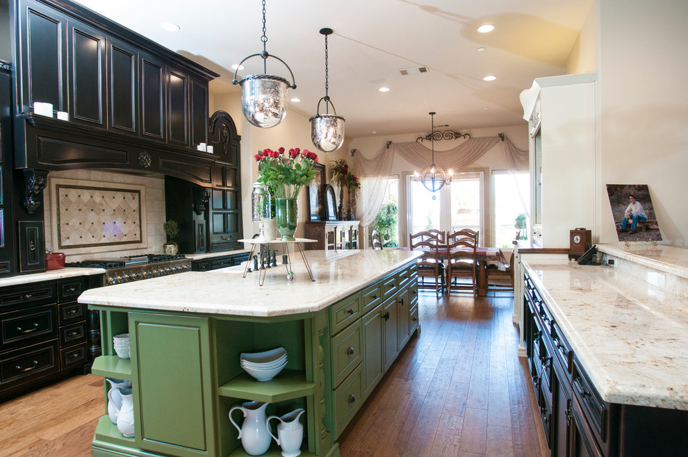 Taft Farmhouse Kitchen Los Angeles by Brandt Oliver Homes, Inc