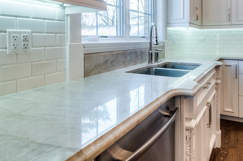 Inspiration for a modern kitchen remodel in Dallas with quartzite countertops
