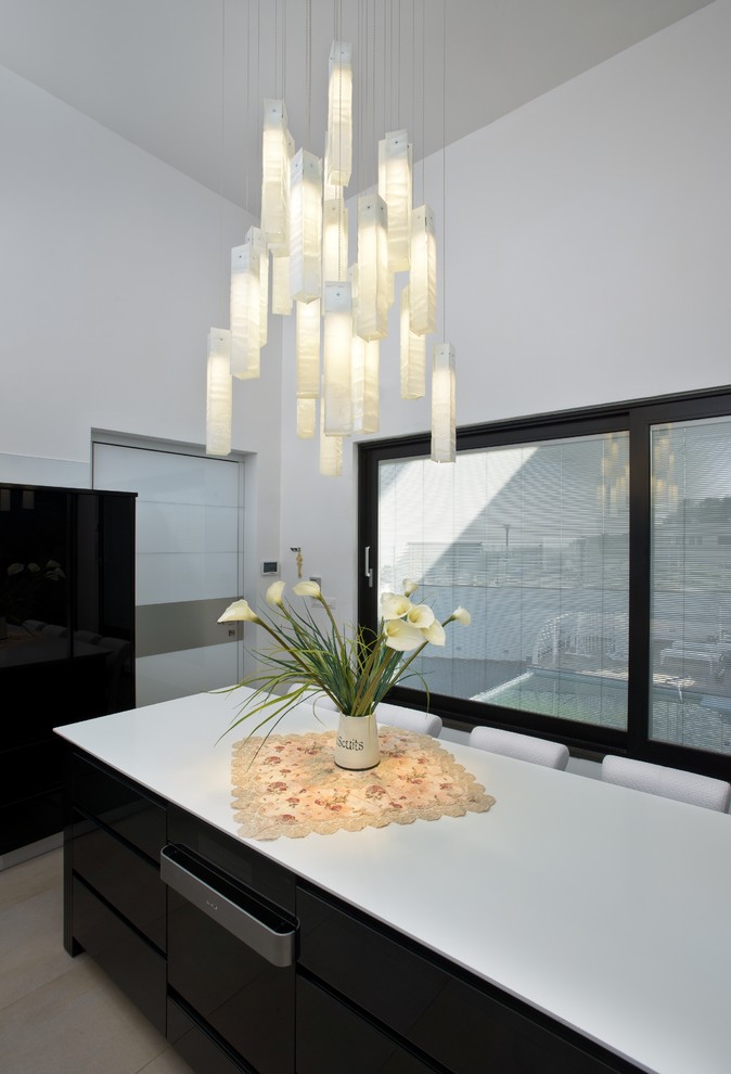 This is an example of a contemporary kitchen in New York.