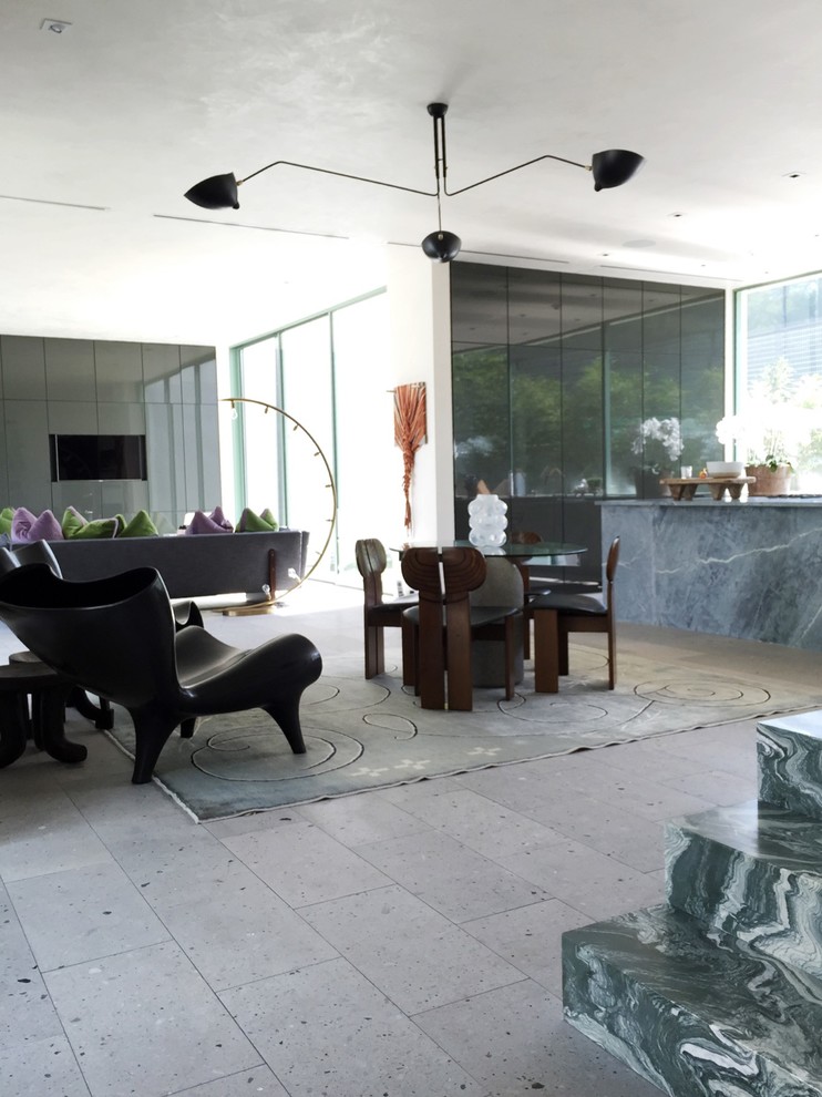 Foto di una cucina contemporanea con lavello sottopiano, ante lisce, top in pietra calcarea, elettrodomestici in acciaio inossidabile, pavimento in gres porcellanato e pavimento grigio