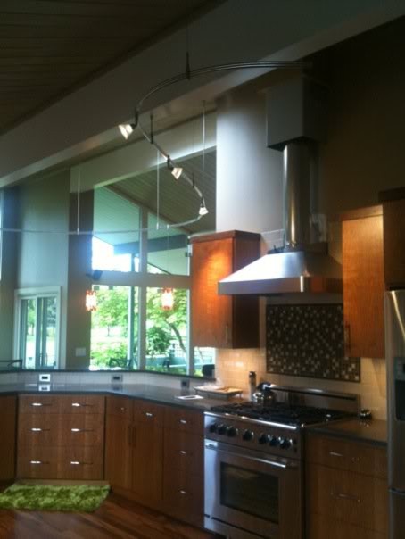 Design ideas for a modern kitchen in Portland.