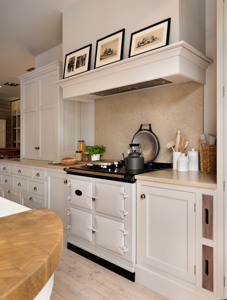 Design ideas for a traditional kitchen in Oxfordshire.