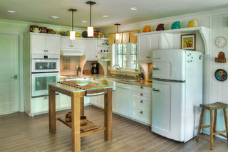 https://st.hzcdn.com/simgs/pictures/kitchens/ten-mile-lake-kjaarchitect-img~20e1f0fc0b8144ab_3-4093-1-4190753.jpg