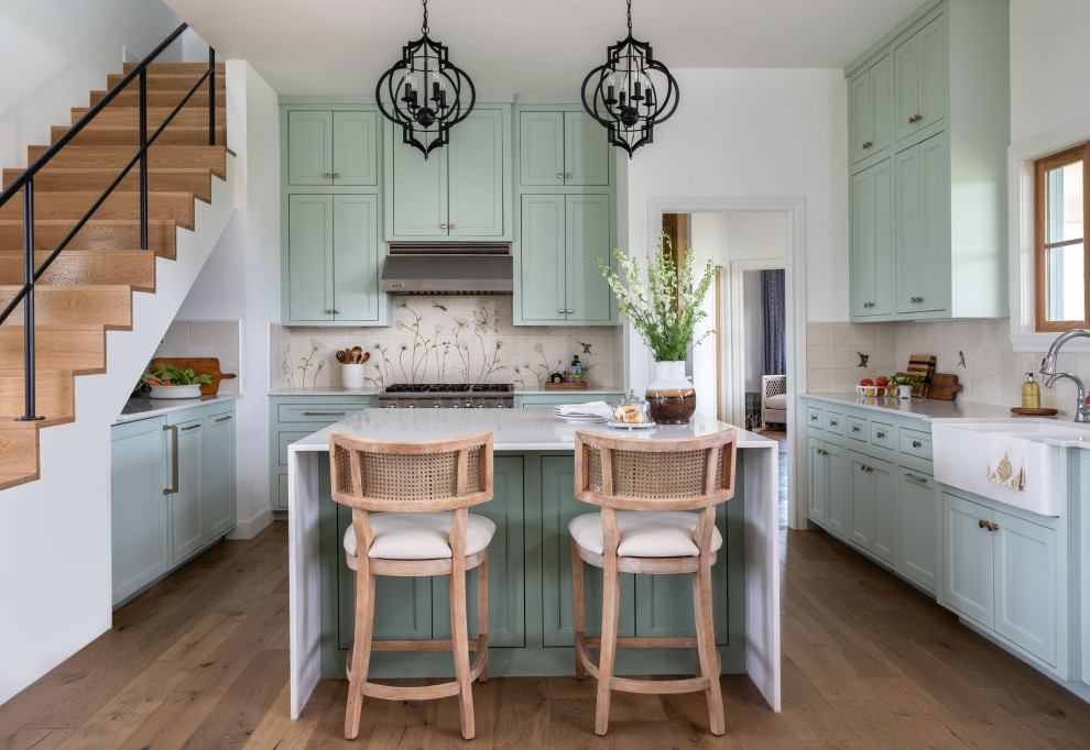 Transitional kitchen photo in Houston