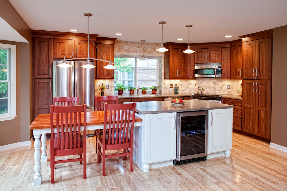 Example of a mid-sized classic l-shaped light wood floor and beige floor eat-in kitchen design in Detroit with shaker cabinets, medium tone wood cabinets, beige backsplash, stainless steel appliances, an undermount sink, granite countertops, stone tile backsplash and an island