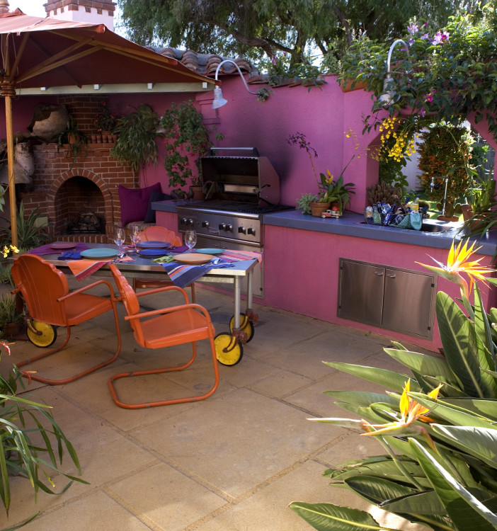 Eclectic patio photo in Los Angeles