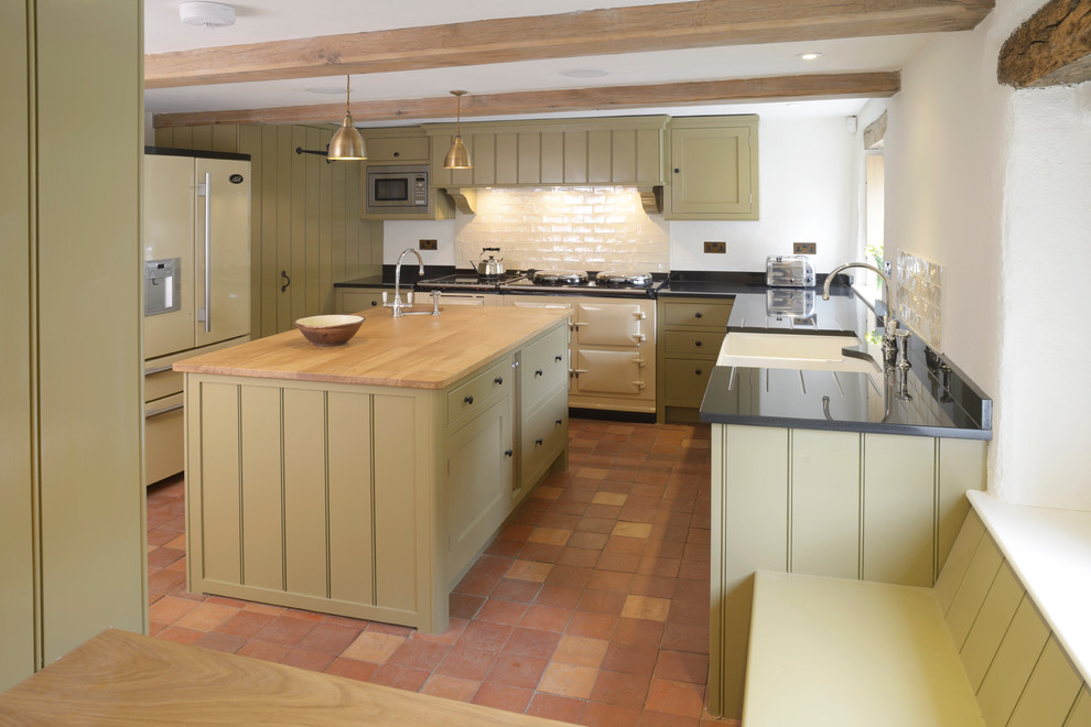 Kitchen - traditional kitchen idea in Sussex