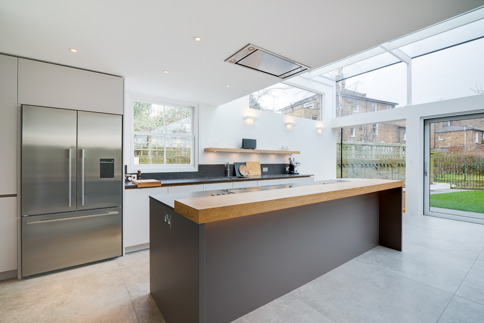 Inspiration for a large contemporary kitchen in London.