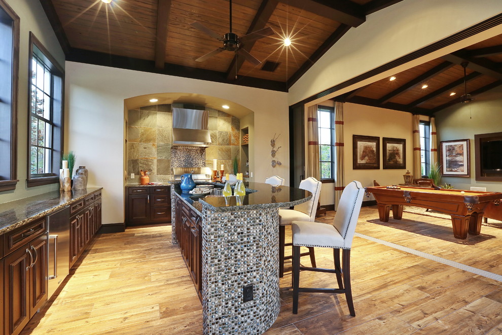 Geräumige Küche mit Porzellan-Bodenfliesen in Tampa