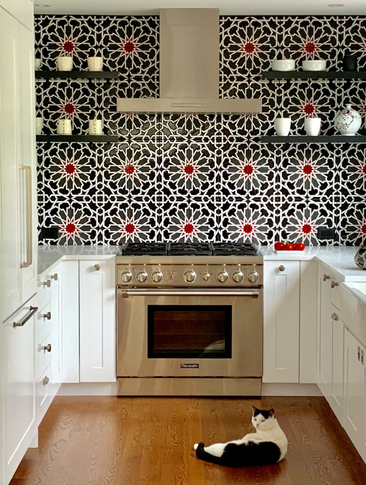The Black & White & Cat Kitchen Modern Kitchen New York by Eva
